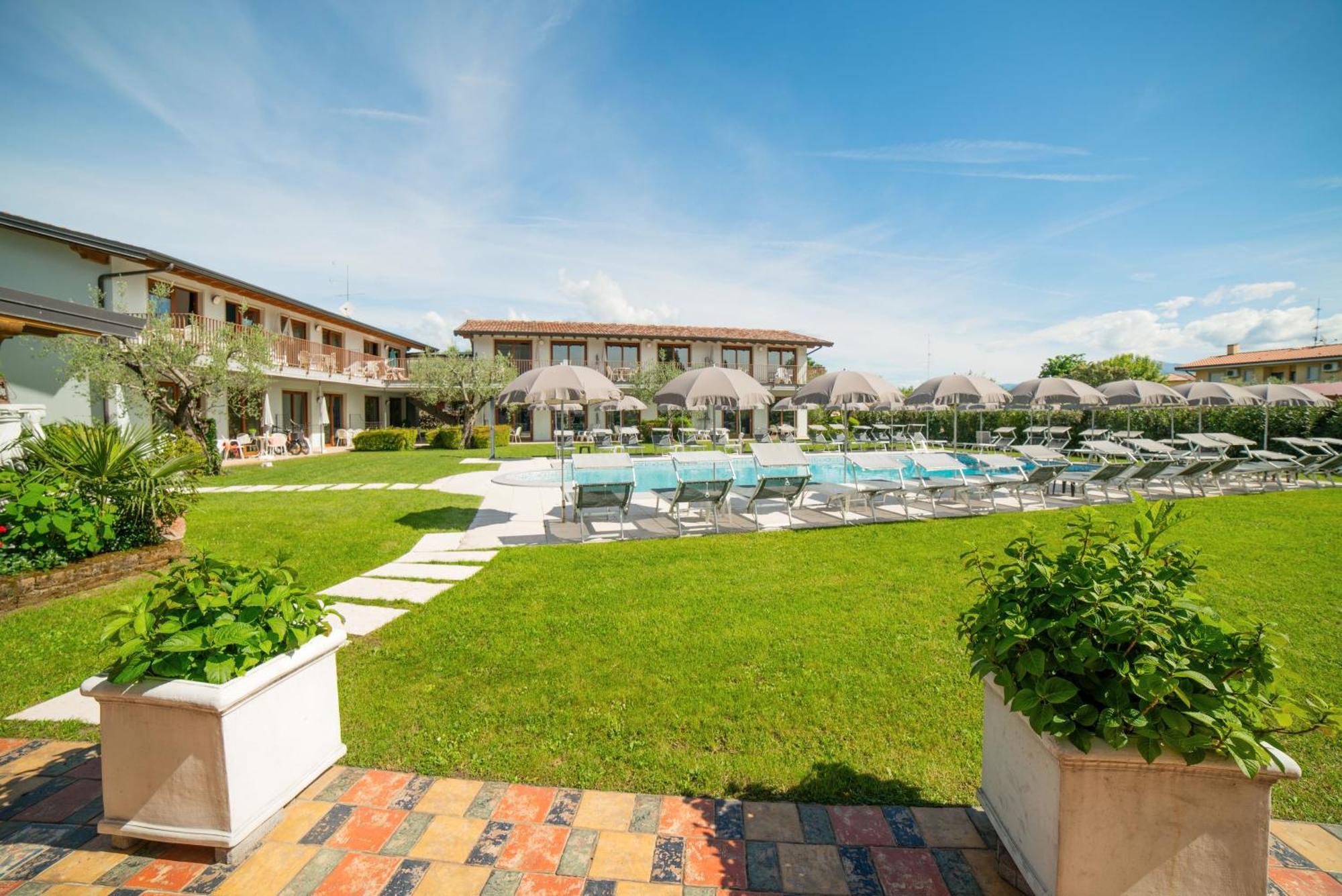 Residence Molino - Holiday Apartments Manerba del Garda Eksteriør bilde